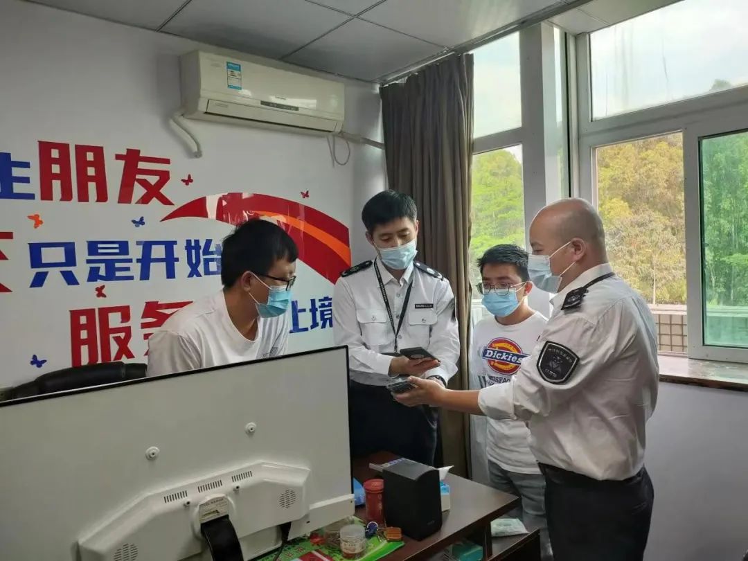 深圳一藥店非法銷售無證新冠抗原檢測試劑盒被查.jpg